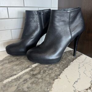 Stuart Weitzman Black Leather High-Heel Ankle Booties - Women's sz 7 1/2